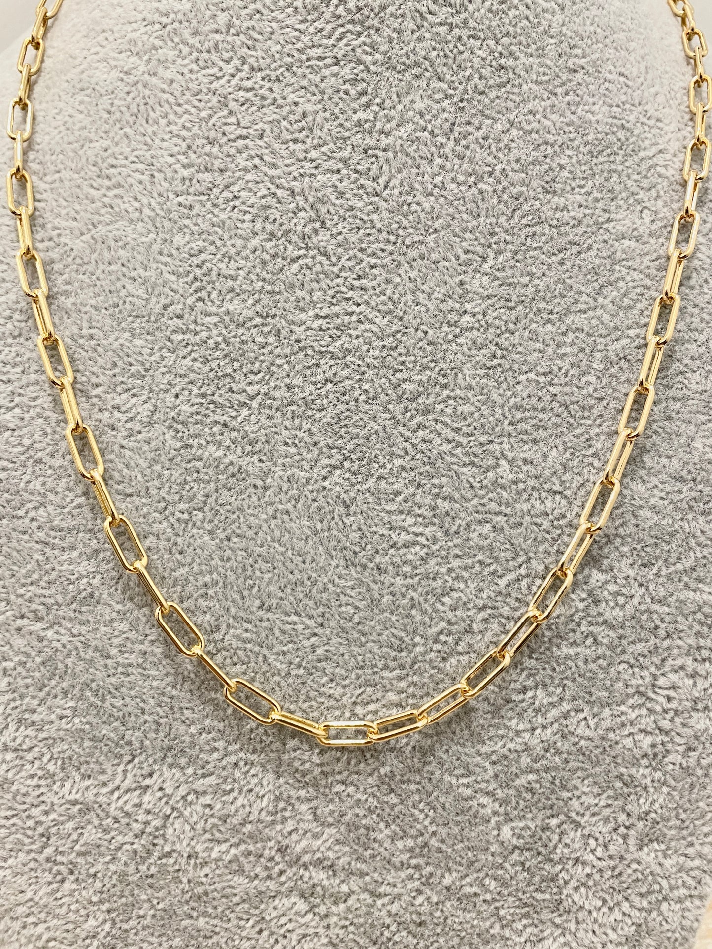 Chunky Small Paper Clip Necklace