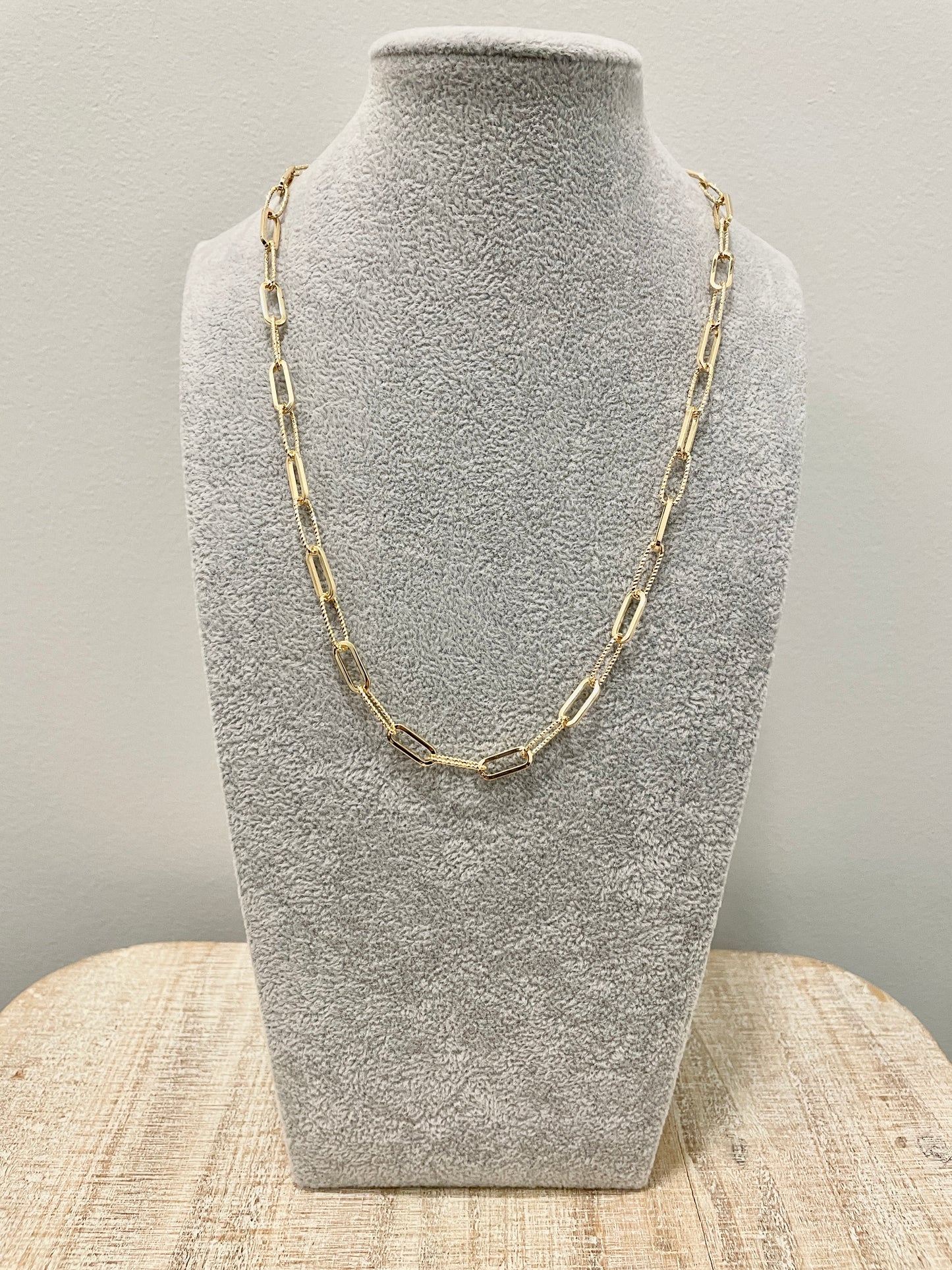 Textured Large Paper Clip Nekclace
