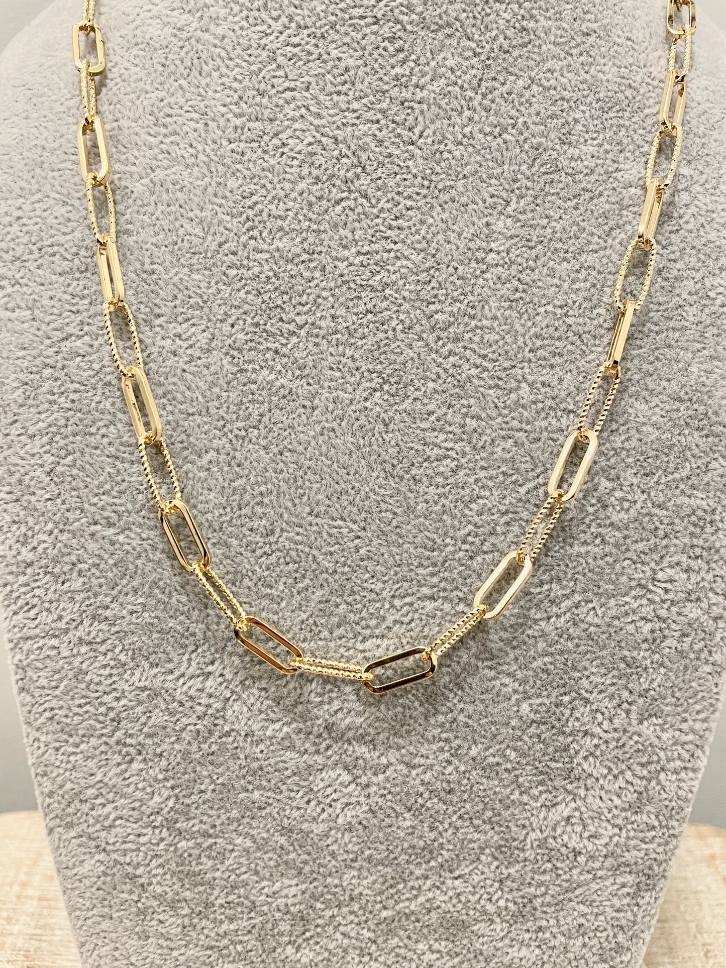 Textured Large Paper Clip Nekclace