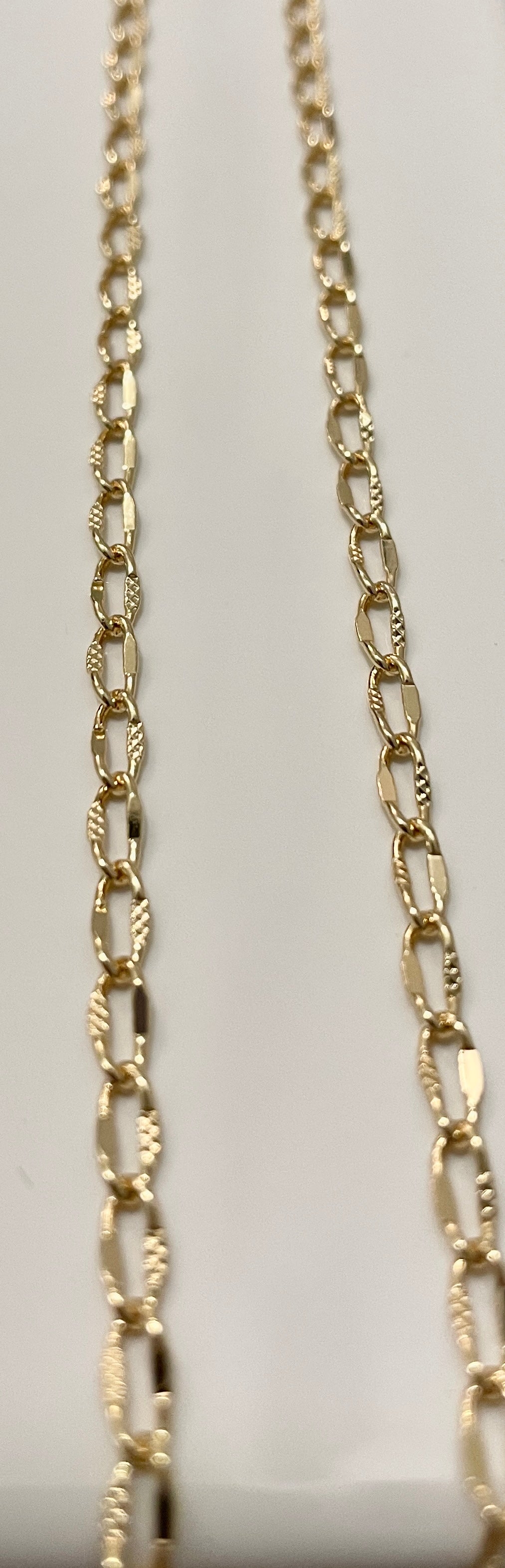 Textured Simple Chain Necklace