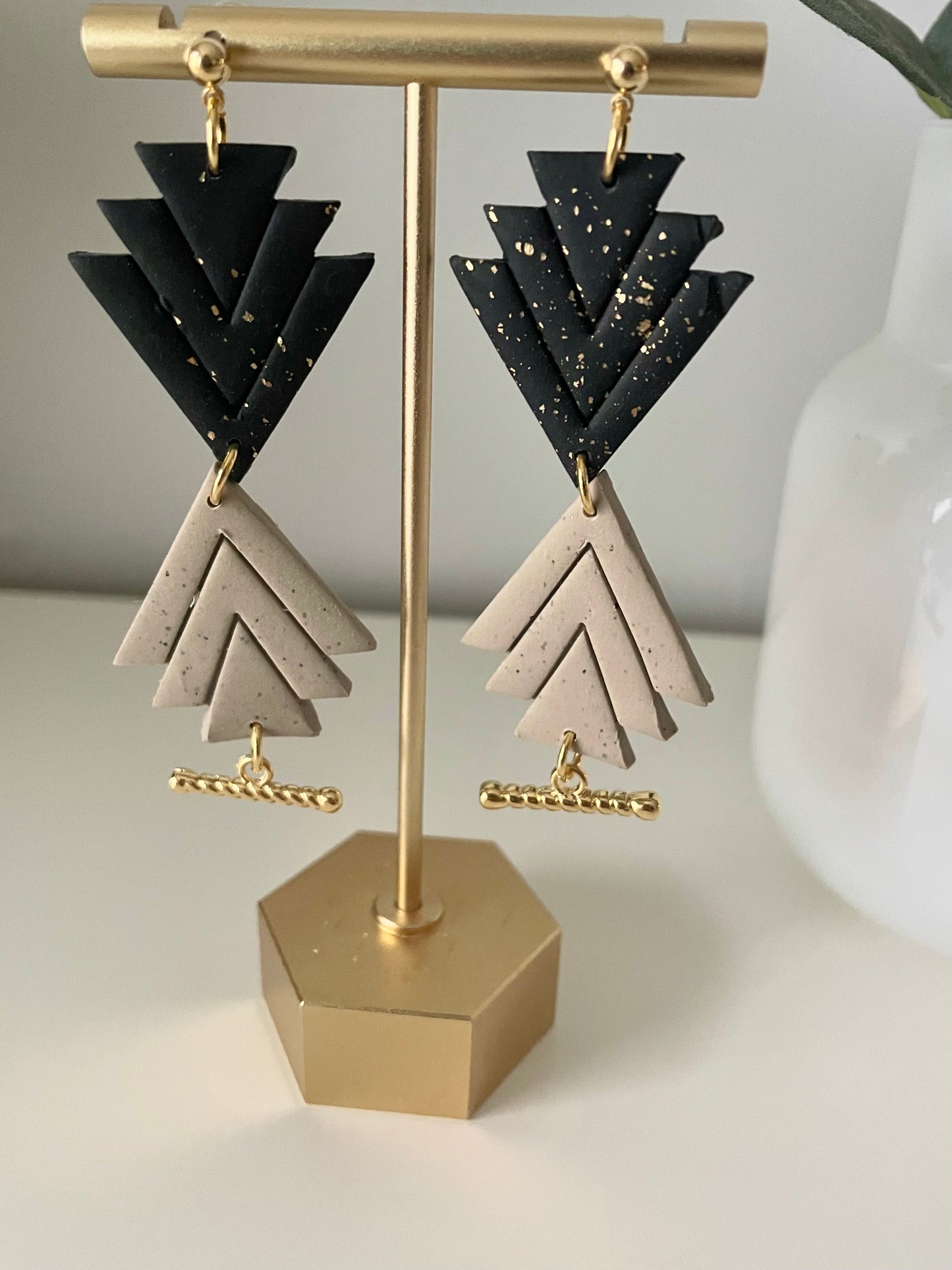 Lustrous-Black Triple Triangle Gold Bar Charm