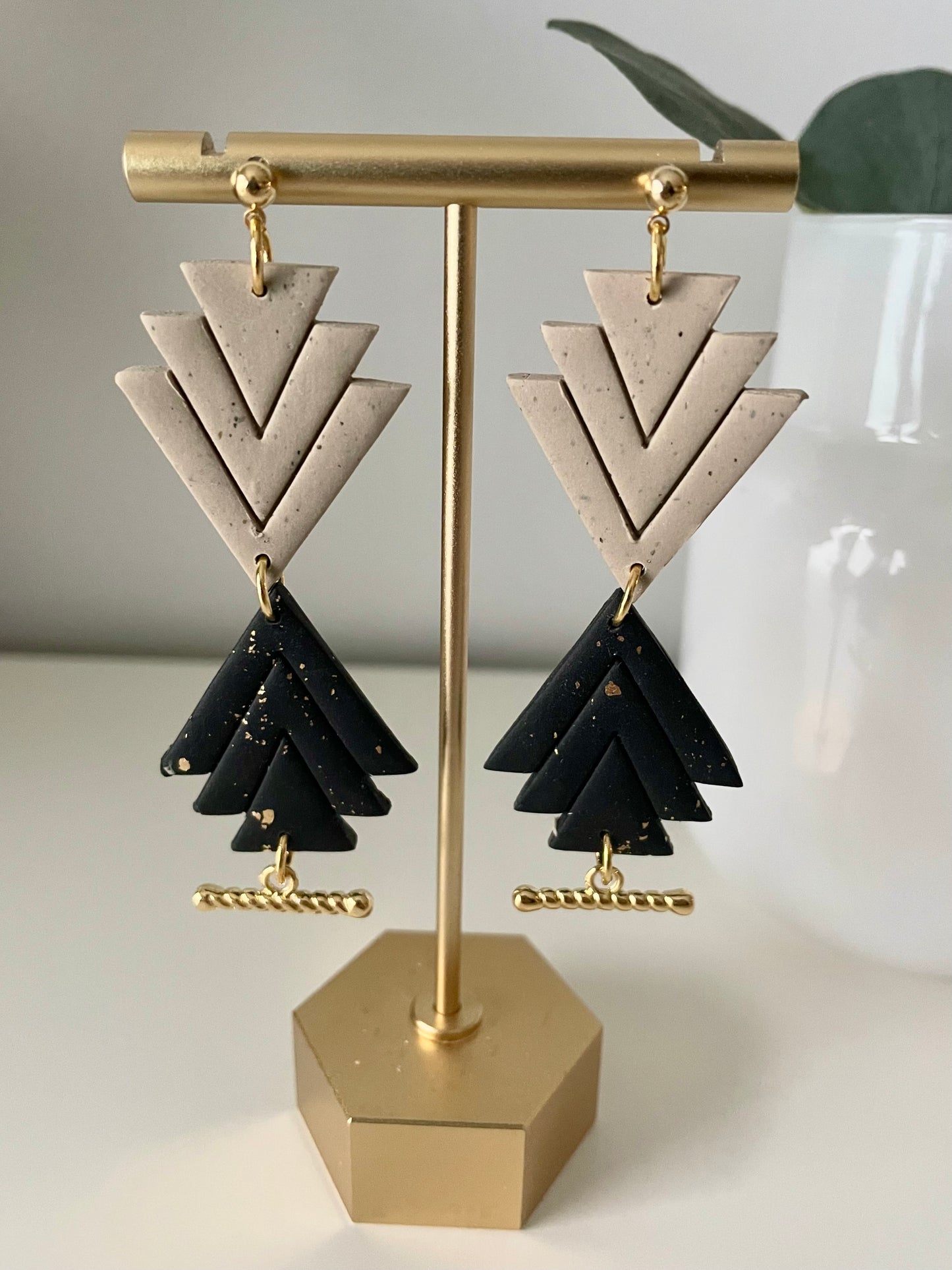 Lustrous-Black Taupe Triple Triangle Gold Bar Charm