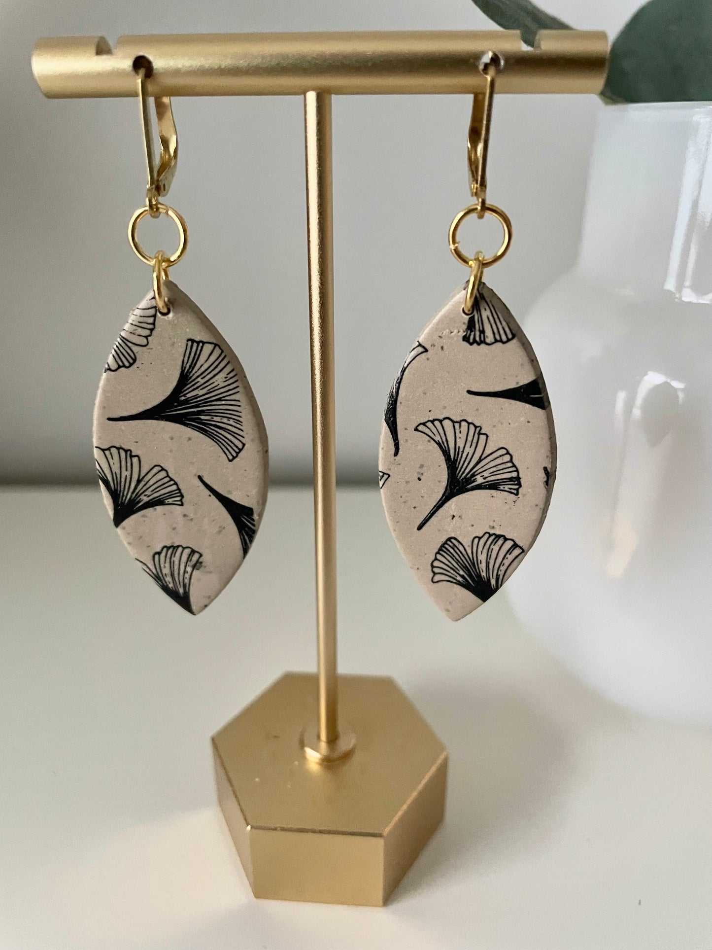 Lustrous-Taupe & Flower Fans Pointed Oval