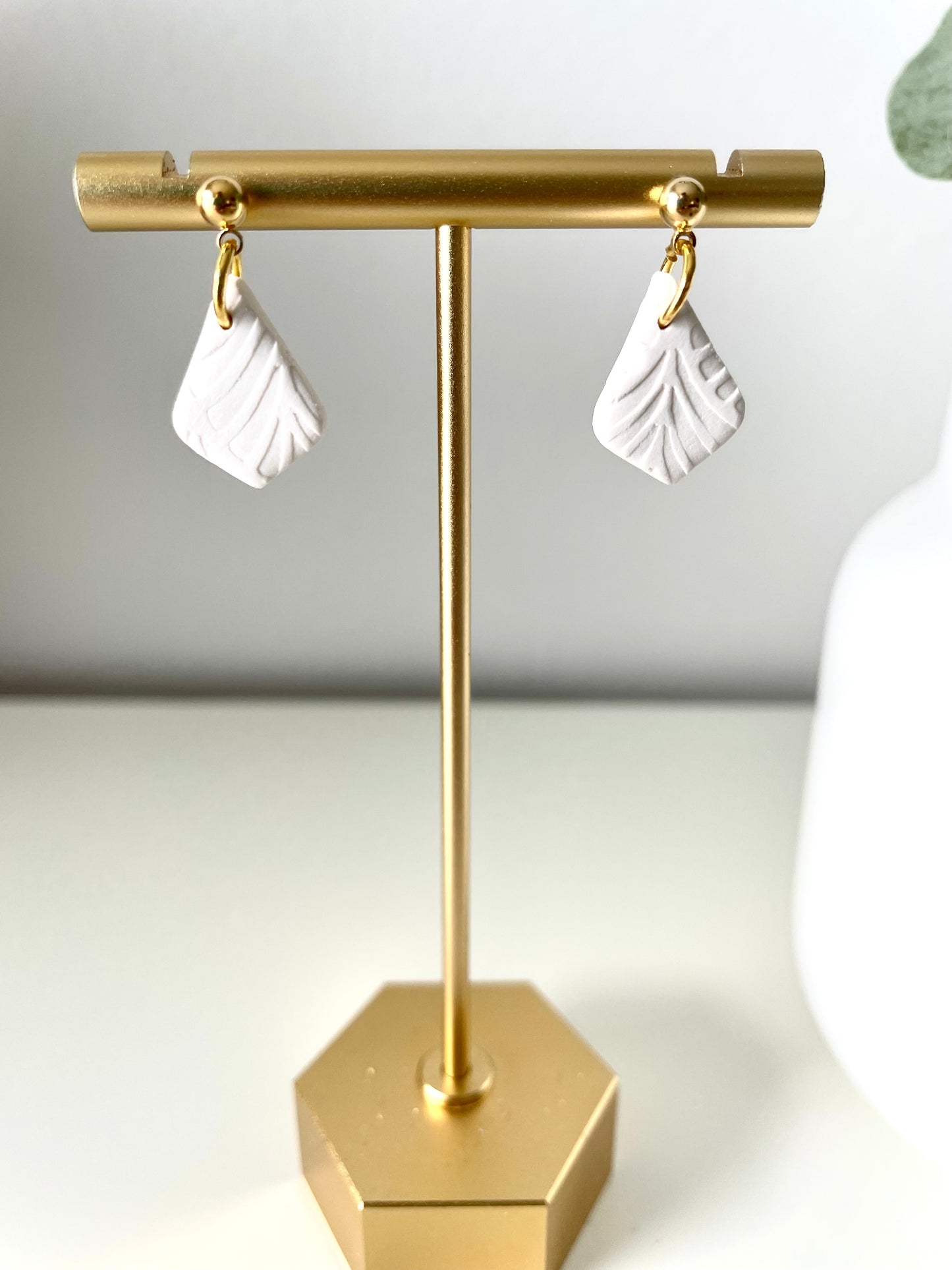 Modest- Off White Textured Small Tear Drop