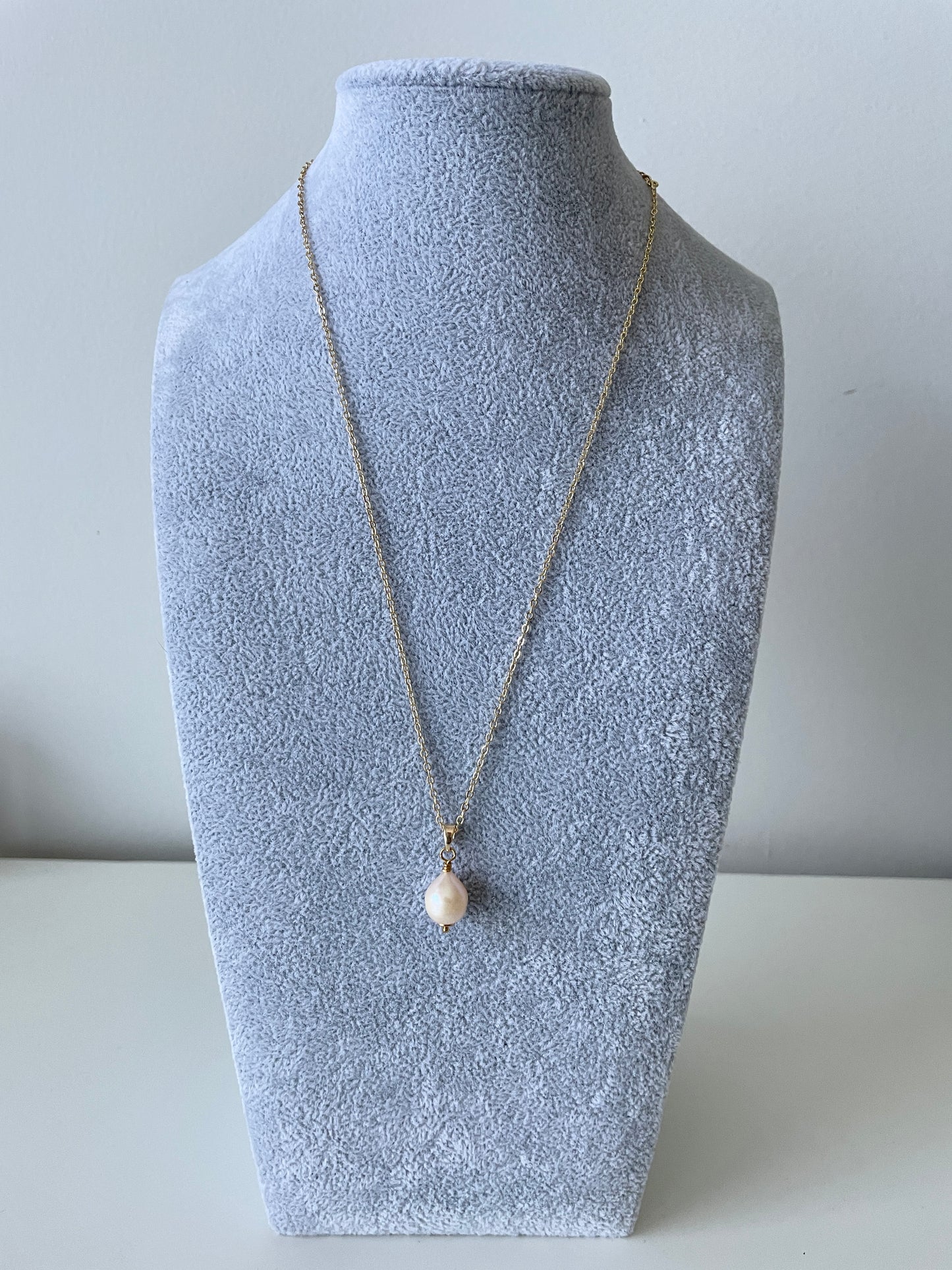 Soft Pink Fresh Pearl Pendant Necklace