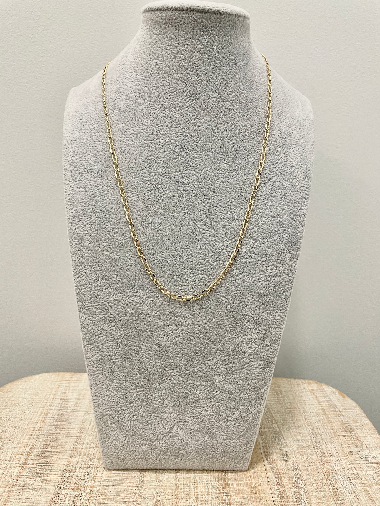 Chunky Small Paper Clip Necklace