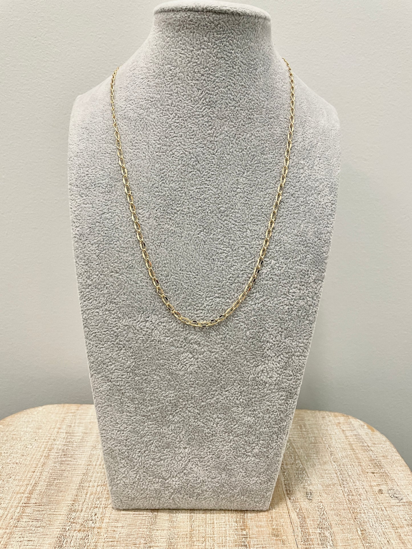 Textured Simple Chain Necklace